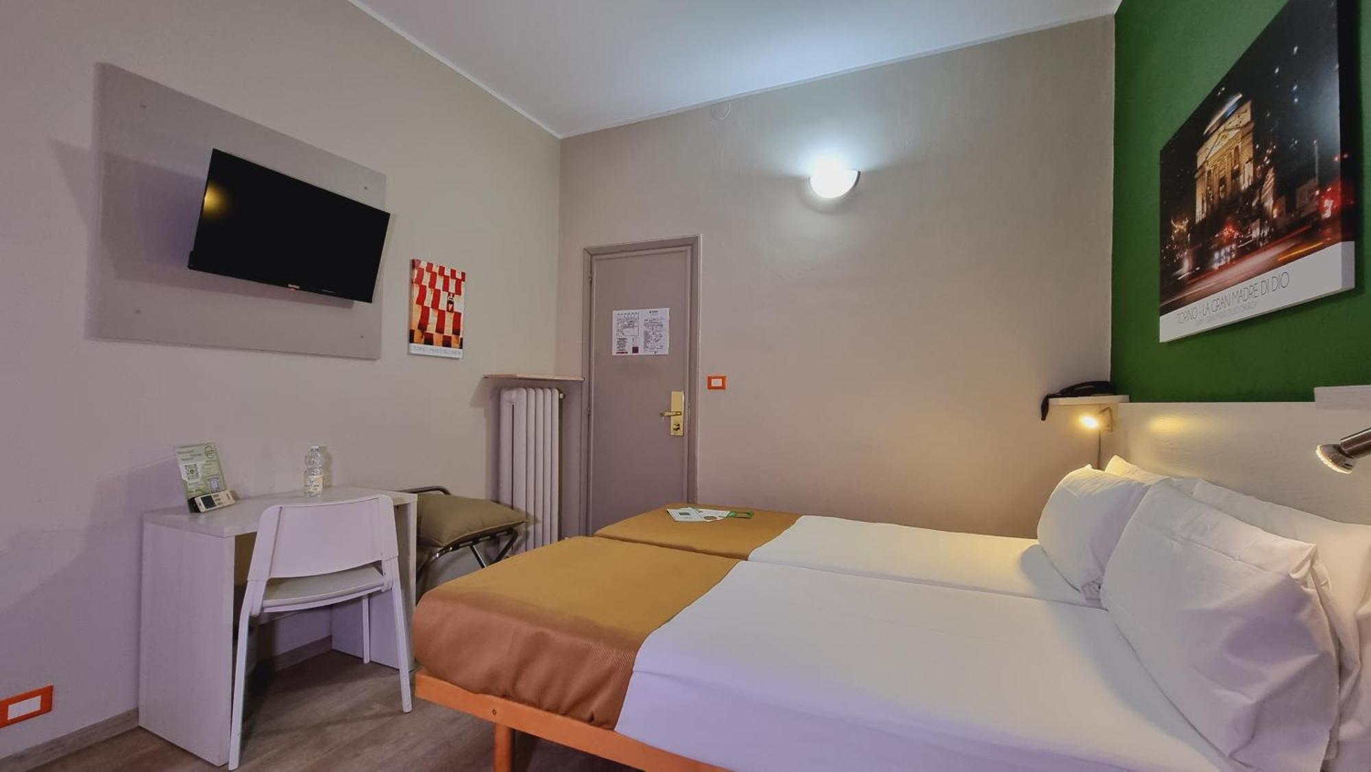 Green Class Hotel Astoria Turin Room photo